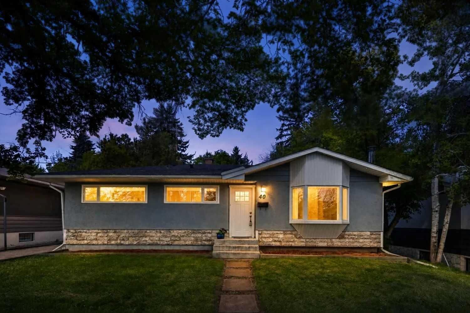 Property Photo: 40 Henefer Road SW AB T2V 3B4