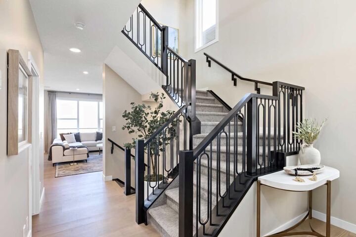 Property Photo:  28 Southborough Lane  AB T2C 5H9 