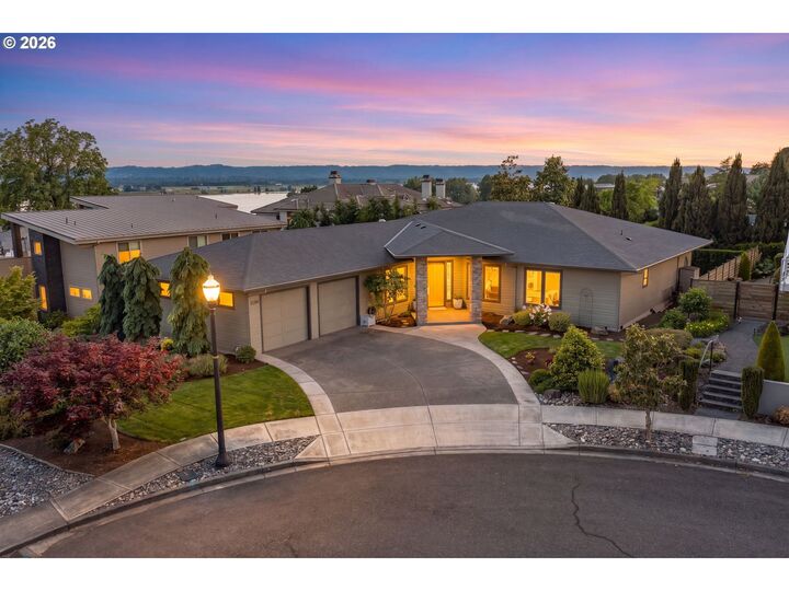 Property Photo:  1508 SE Hawks View Ct  WA 98664 