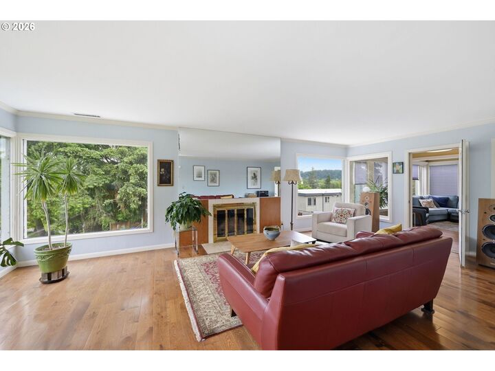 Property Photo: 28 W 22nd Ave OR 97405