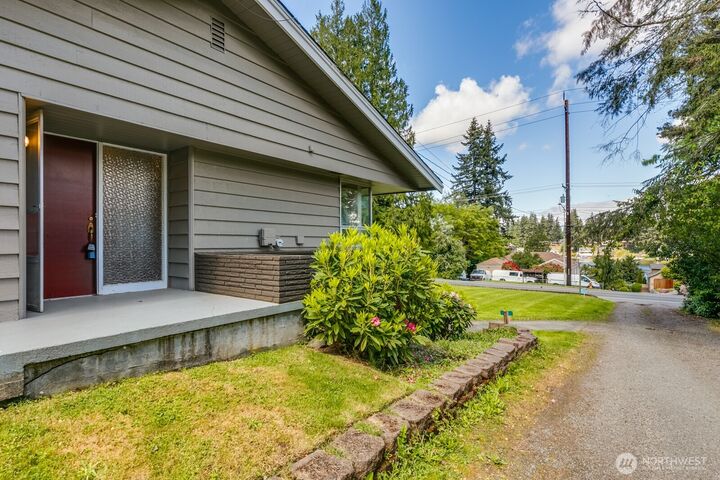 Property Photo:  3822  Shelby Road  WA 98087 