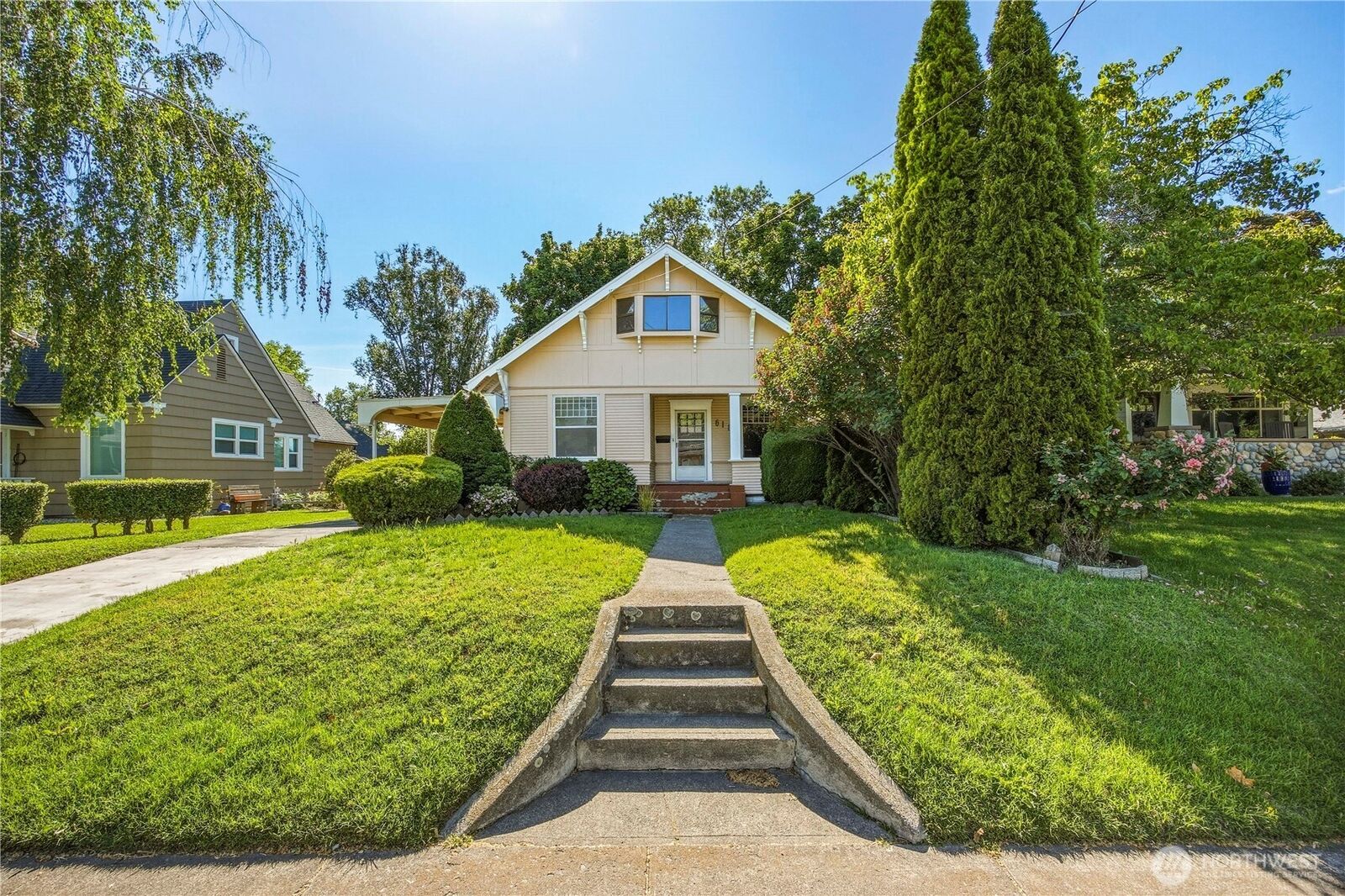 Property Photo:  618 S 2nd Avenue  WA 99362 