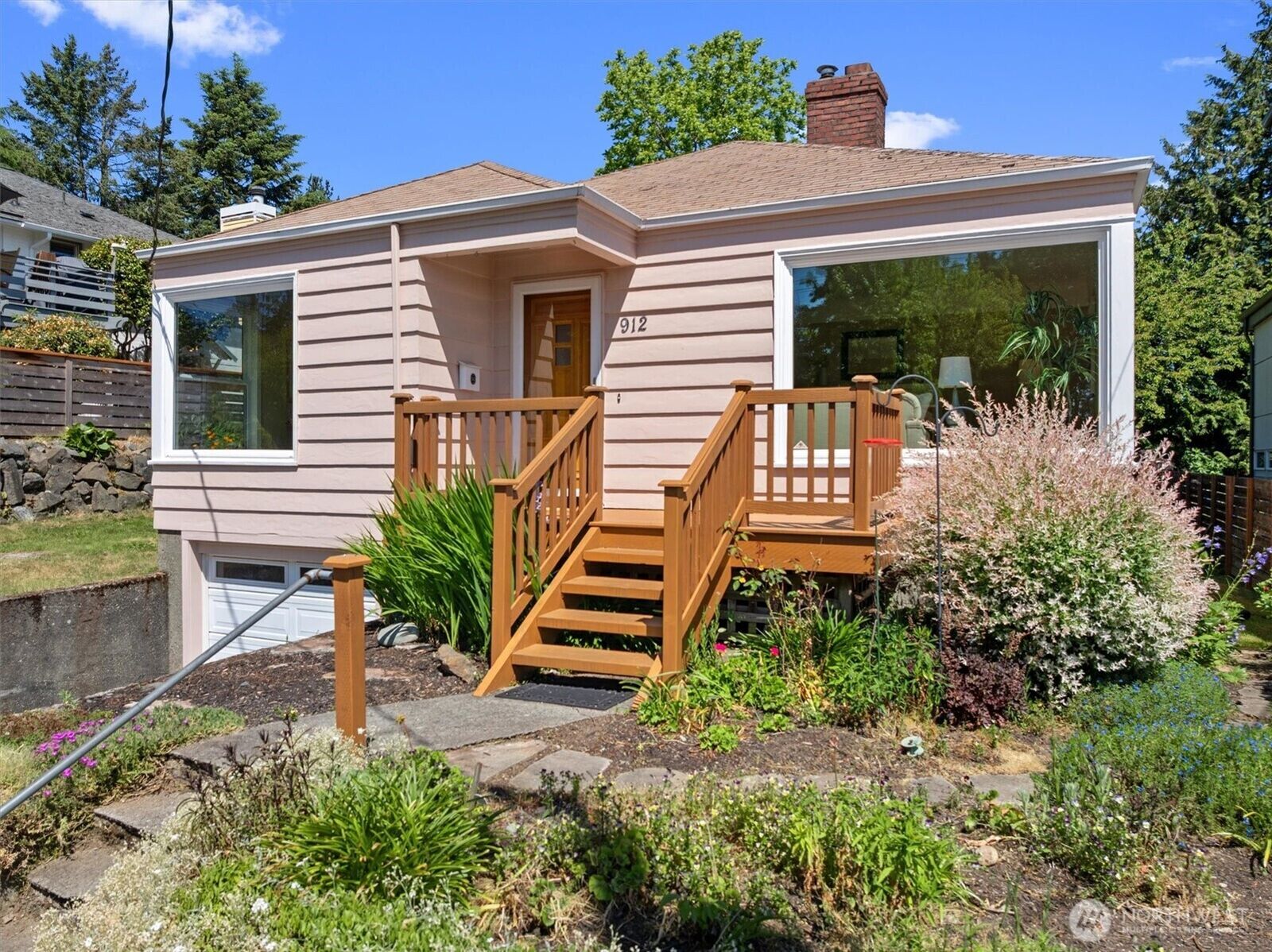 Property Photo: 912 N 90th Street WA 98103