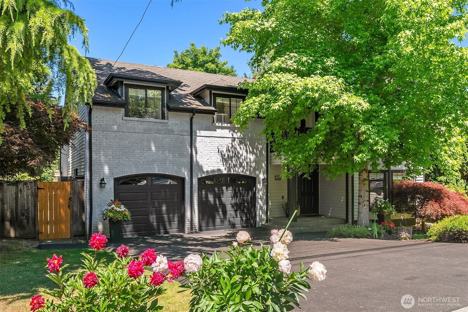 Property Photo:  524  7th Ave  WA 98033 
