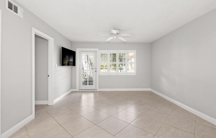 Property Photo: 1940 NE 2nd Avenue 101J FL 33305