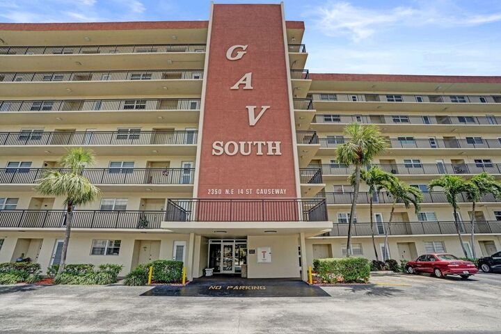Property Photo:  2350 NE 14th St Causeway 205  FL 33062 