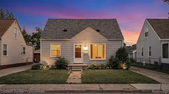 Property Photo:  19021 Hazelwood Street  MI 48066 