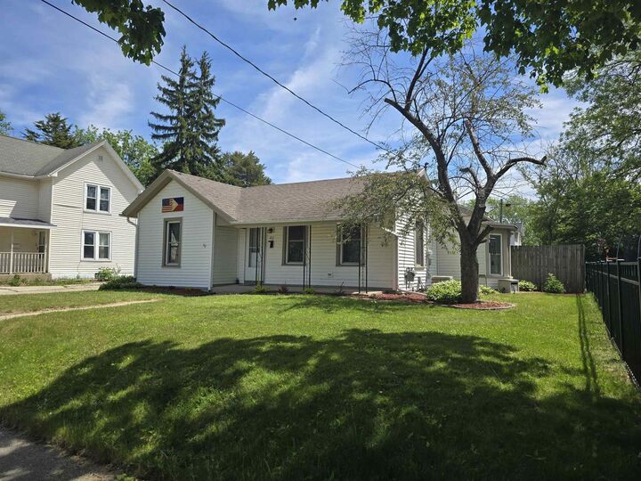 Property Photo:  412 N Chatham Street  WI 53548 