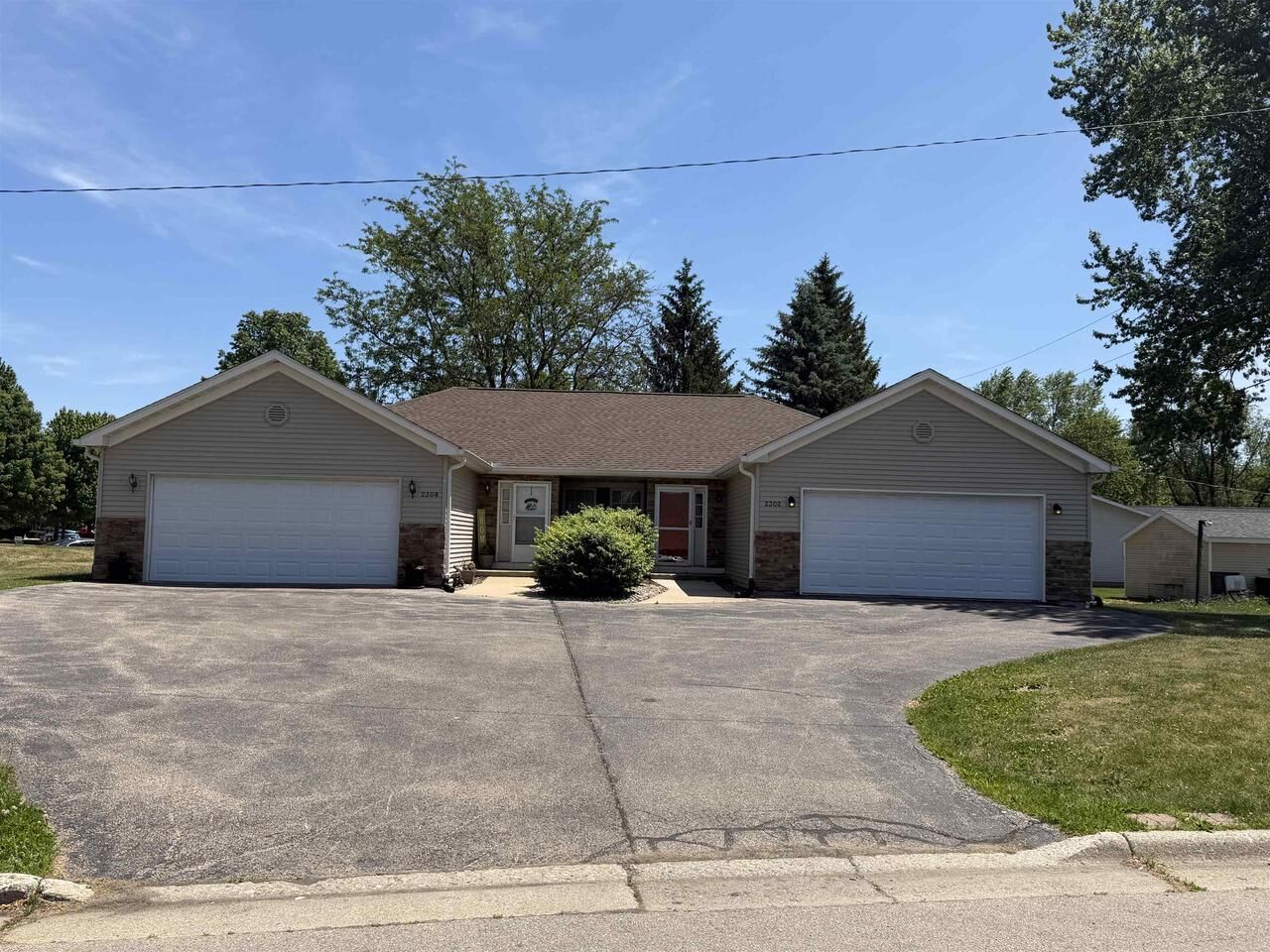 Property Photo: 2302/2308 Bootmaker Drive WI 53511