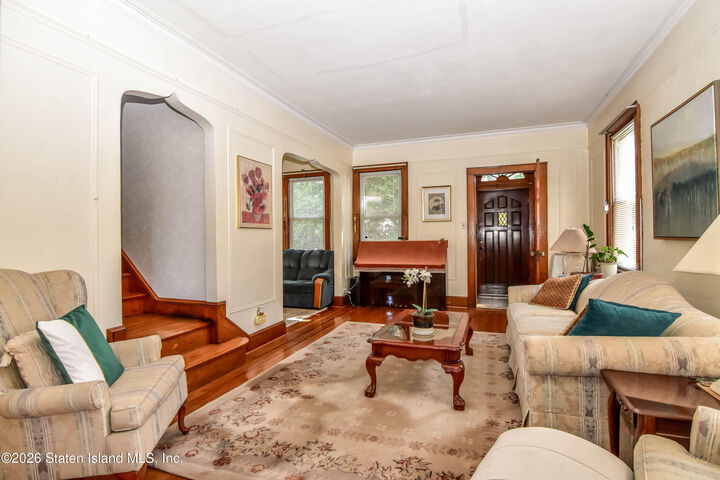 Property Photo:  592 Oakland Avenue  NY 10310 