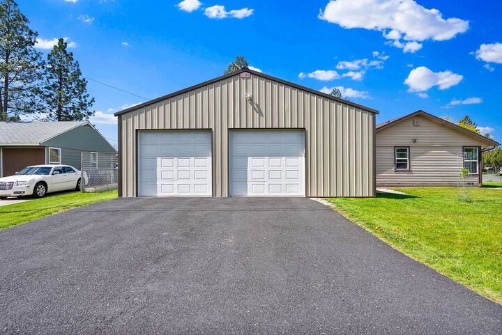 Property Photo: 211 W California St WA 99022