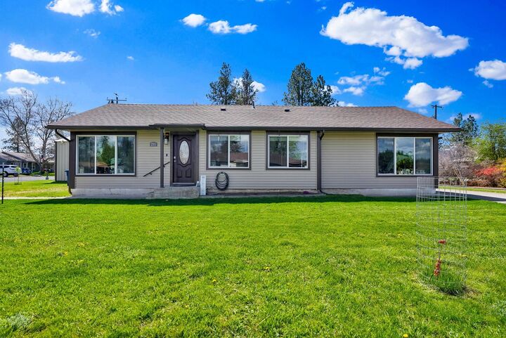 Property Photo:  211 W California St  WA 99022 