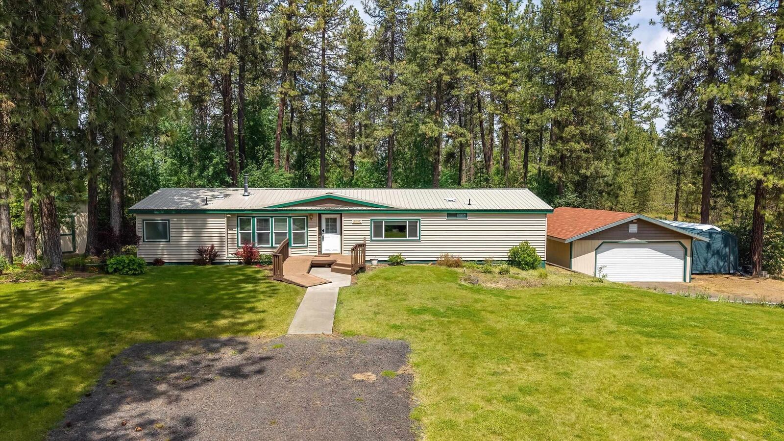 Property Photo: 21916 W Mallard Bay Ln WA 99004