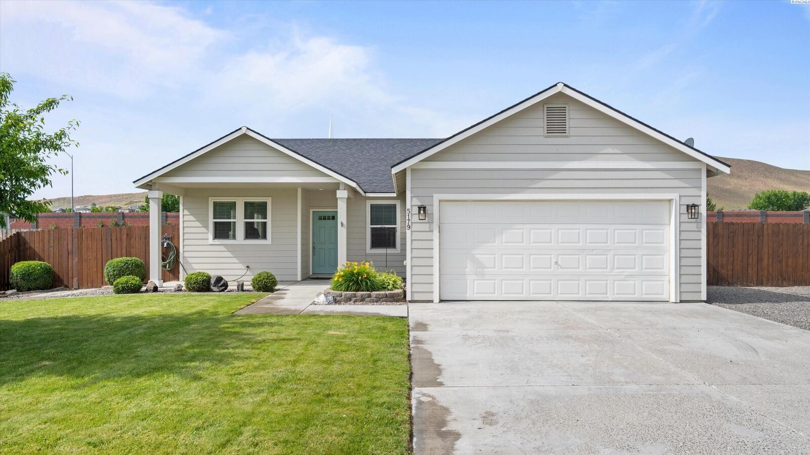 Property Photo: 5179 Pinehurst St WA 99353