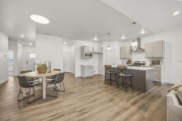 Property Photo:  4545 Grove Court  WA 99353 
