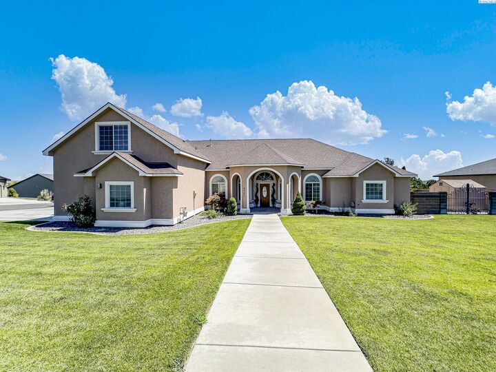 Property Photo:  4807 Adobe Dr  WA 99301 