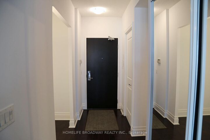 Property Photo: 1 Upper Duke Crescent 806 ON L6G 0B6