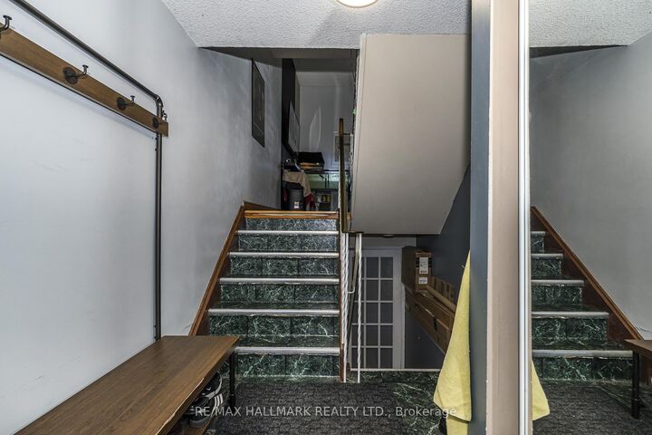 Property Photo: 1330 Trowbridge Drive 42 ON L1G 7L1