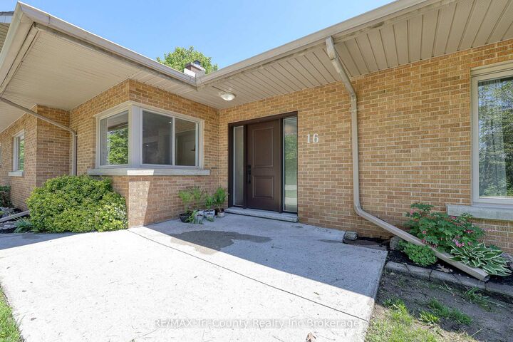 16 Delevan Crescent — photo 1