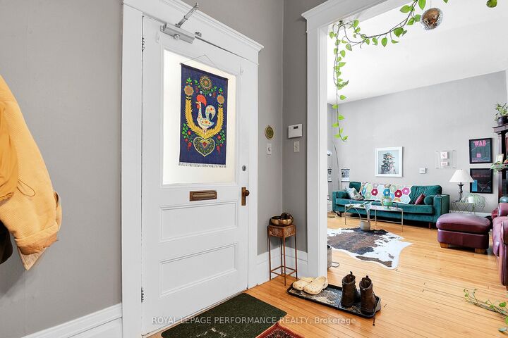 Property Photo: 66 Delaware Avenue ON K2P 0Z3