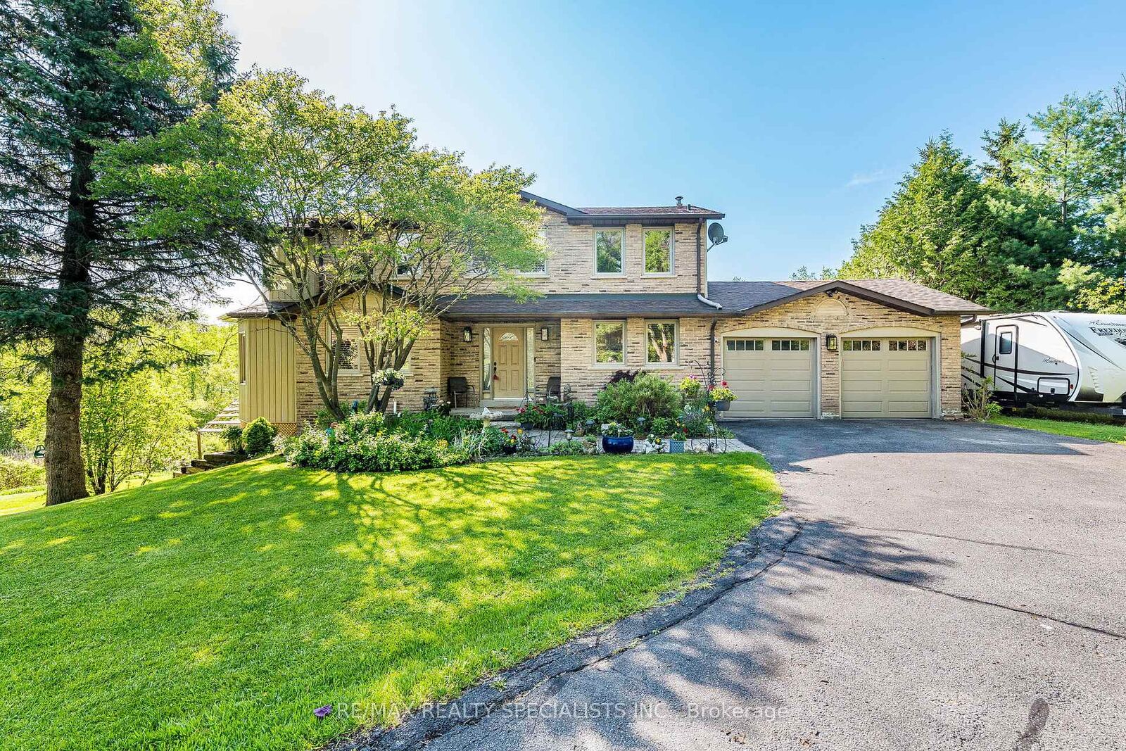 Property Photo: 9 McCartney Drive ON L7C 0B7