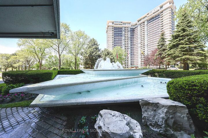 Property Photo: 1300 Bloor Street 803 ON L4Y 3Z2