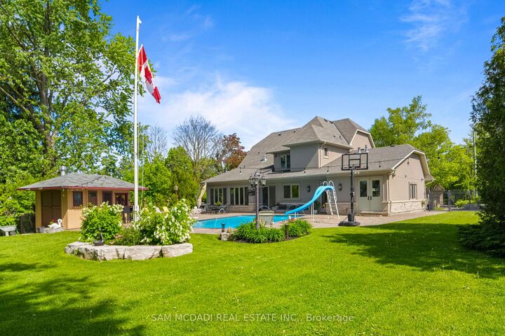 Property Photo:  2411 Thorn Lodge Drive  ON L5K 1K8 
