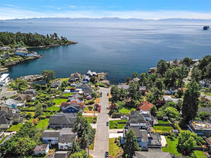Property Photo: 474 Foster St BC V9A 6R7