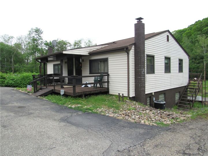 Property Photo: 105 Ecker Ln PA 15024