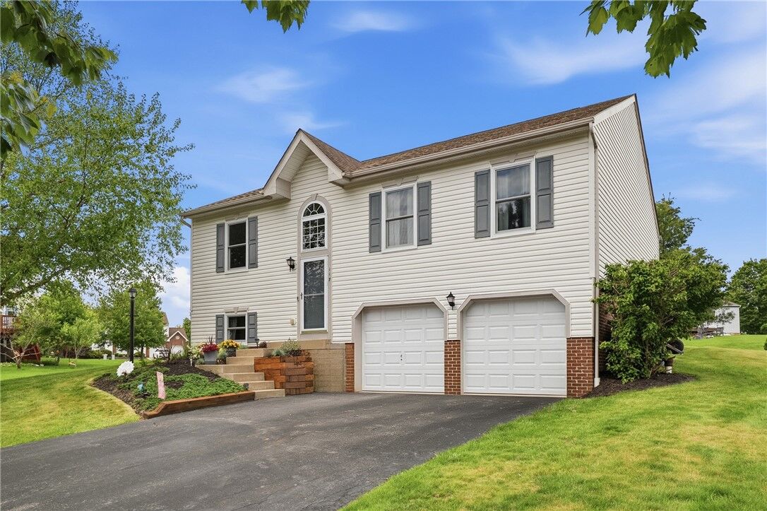 Property Photo: 117 Carlye Dr PA 16066