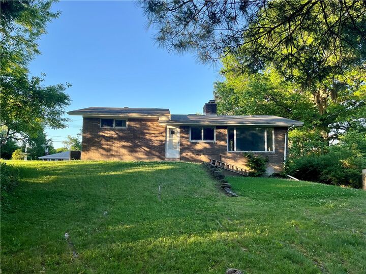 Property Photo: 101 Hibiscus Drive PA 15145