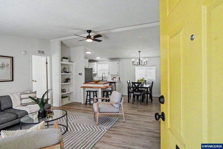 Property Photo: 2545 Summer St SE OR 97302