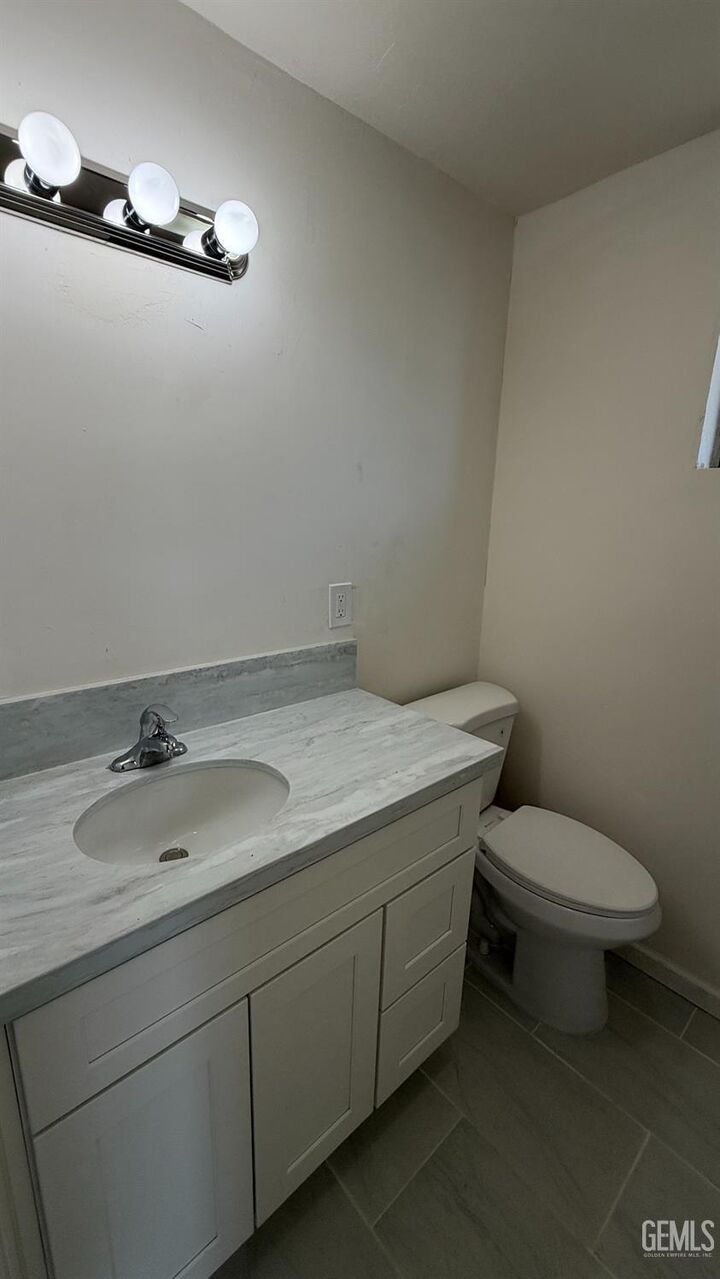 Property Photo:  113 Harris Drive  CA 93308 