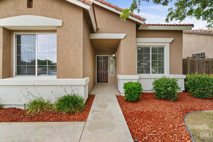 Property Photo: 5905 Oneida Falls Drive CA 93312