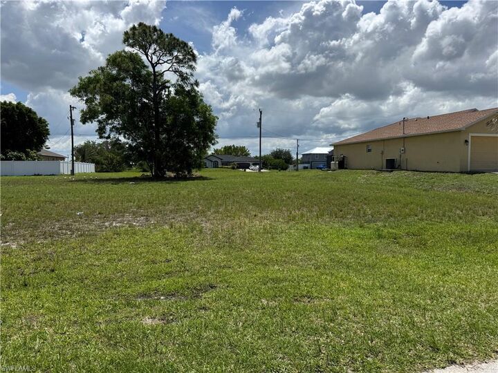 Property Photo:  1707 NW 5th Pl  FL 33993 