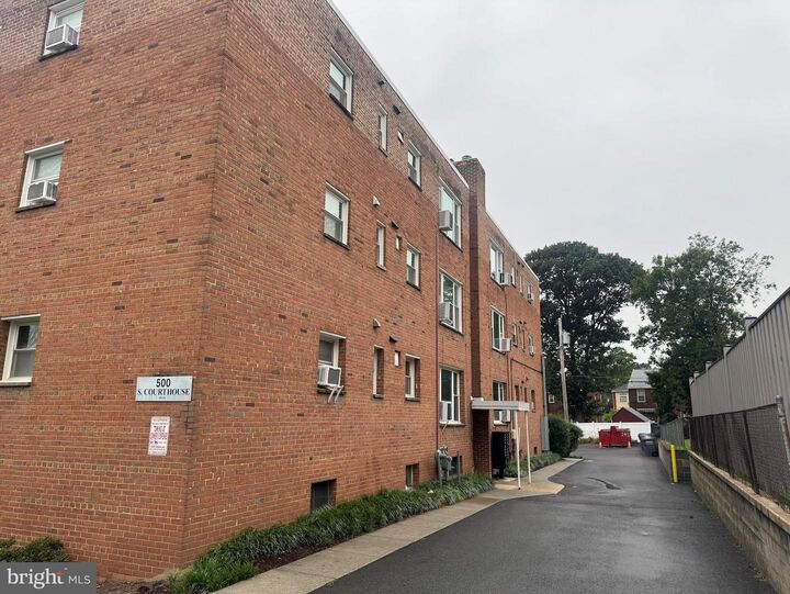 Property Photo: 500 S Courthouse Road 2 VA 22204