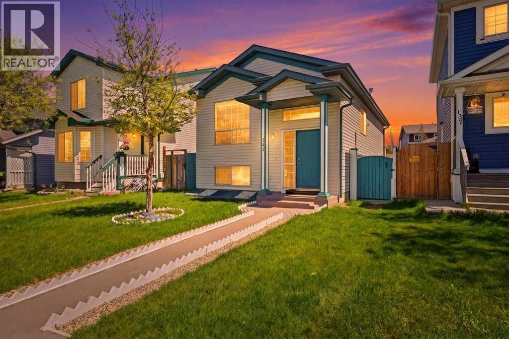 Property Photo:  141 Martin Crossing Crescent Northeast  AB T3J 3S9 
