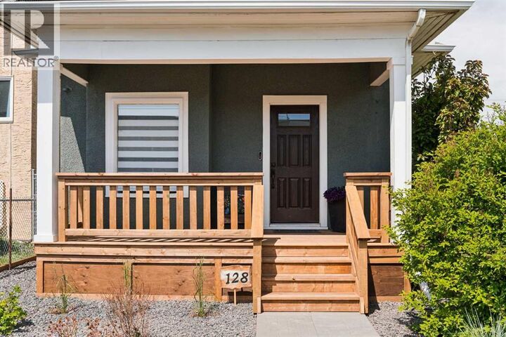 Property Photo:  128 18 Avenue Northeast  AB T2E 1M9 