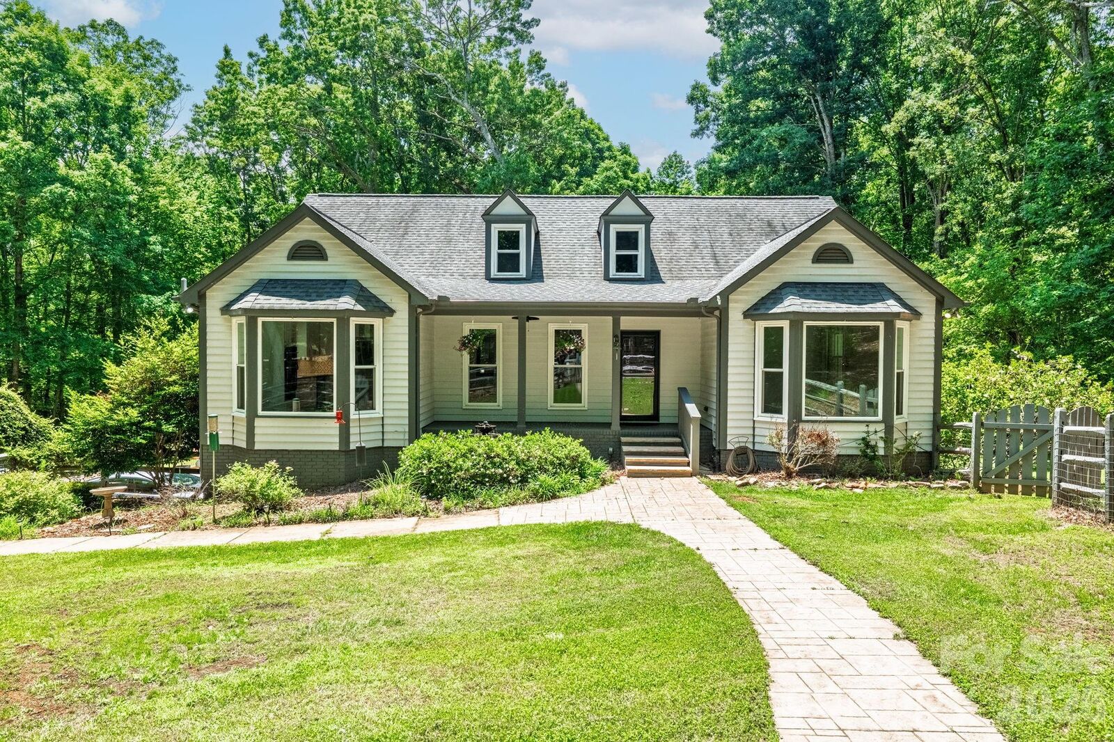 Property Photo:  9131 N Pine Hill Lane  NC 28215 