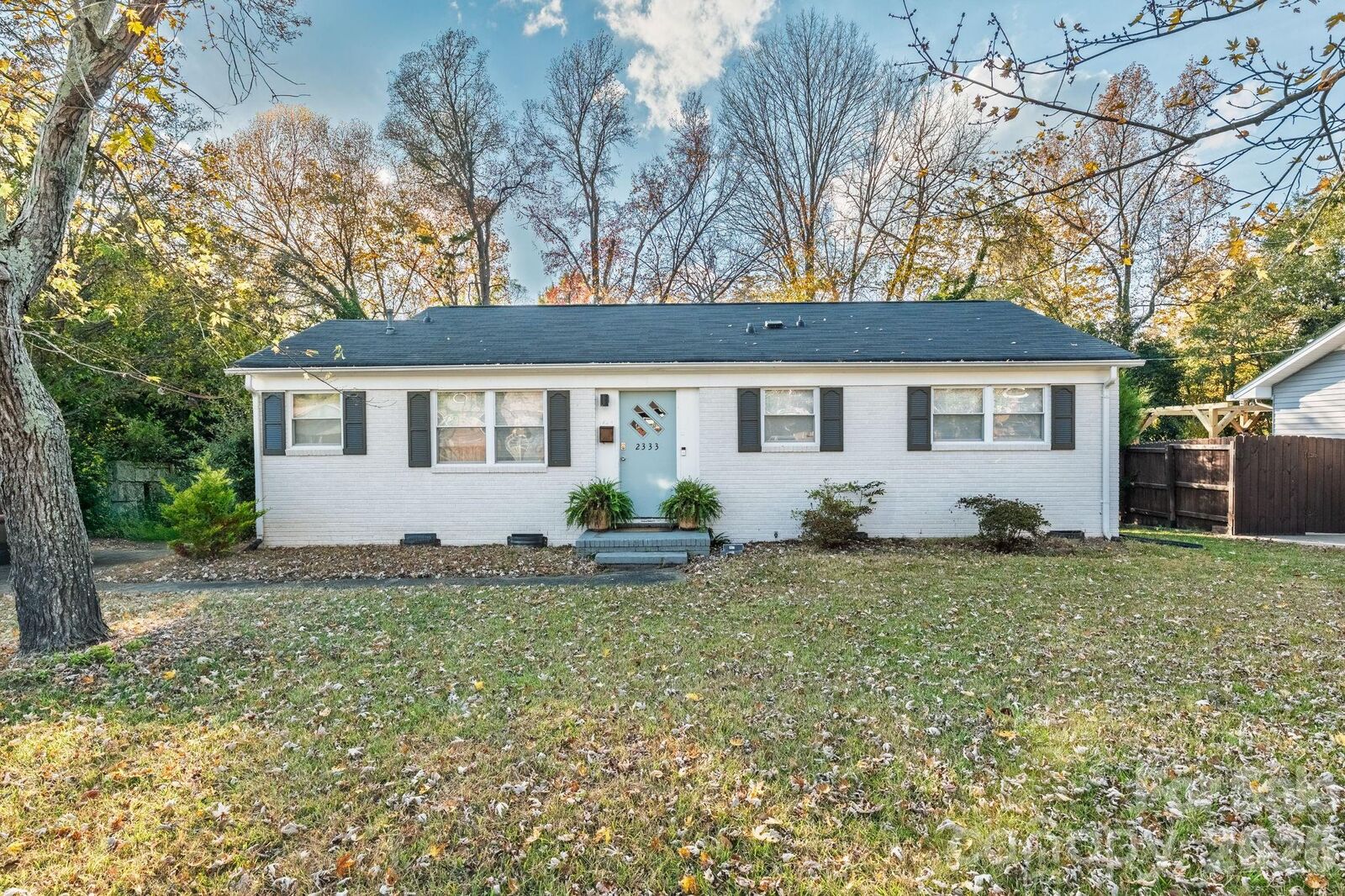 Property Photo:  2333 Birchcrest Drive  NC 28205 