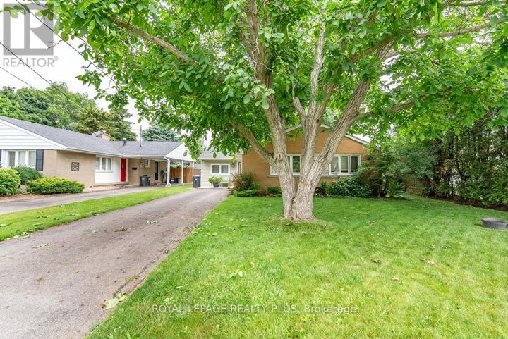 Property Photo:  27 Sora Drive  ON L5M 1B3 