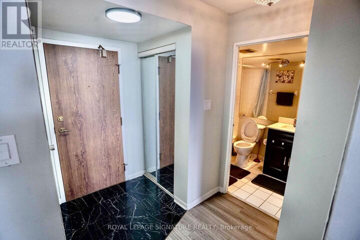 Property Photo: 550 Webb Drive 1905 ON L5B 3Y4