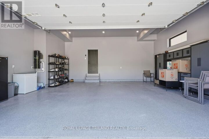 Property Photo:  1452 Byron Baseline Road 6  ON N6K 2V6 