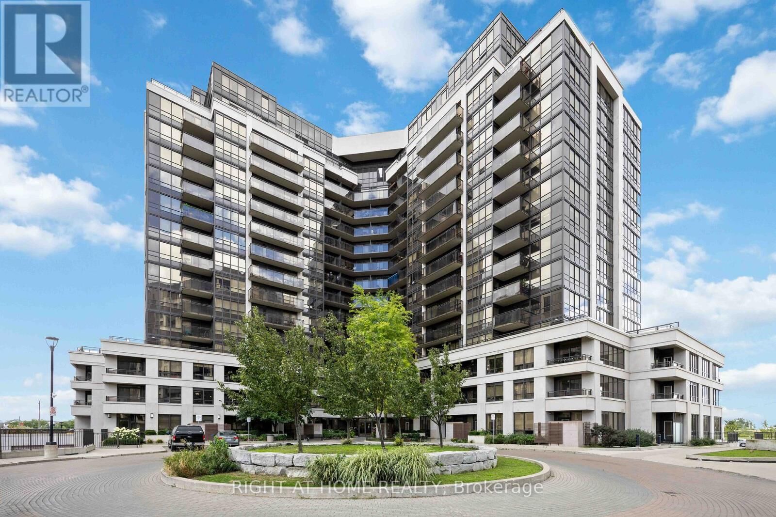 Property Photo: 1060 Sheppard Avenue West 1521 ON M3J 0G7