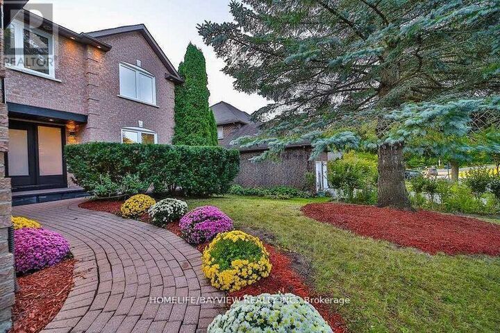 Property Photo: 6 McClenny Drive ON L4G 5P9