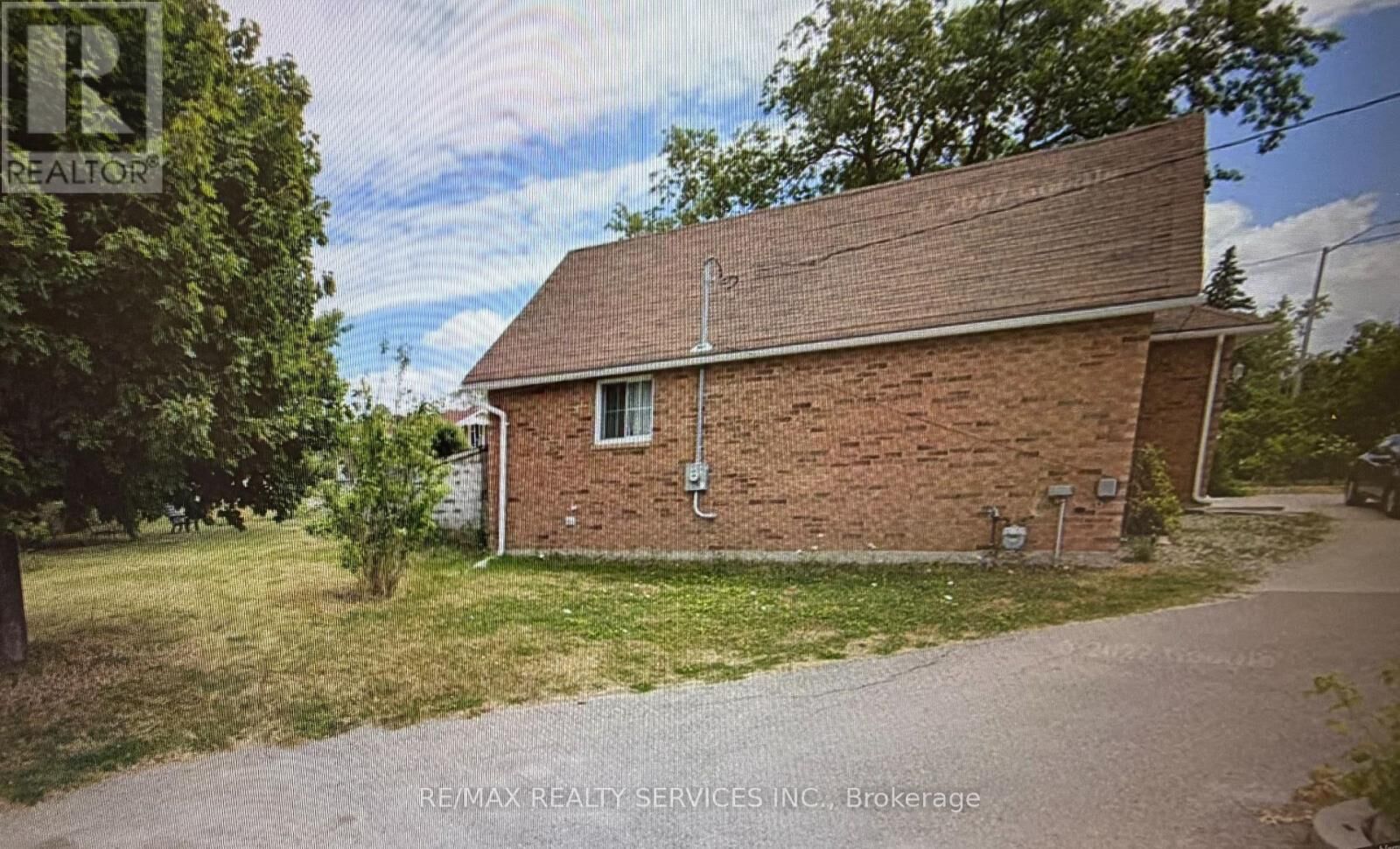 Property Photo:  44 McLaughlin Road South  ON L6Y 2C7 
