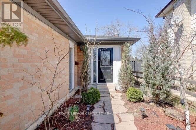 Property Photo:  2604 Hornsgate Drive Upper  ON L5K 1P6 