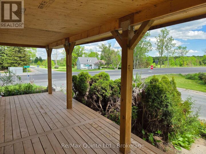 Property Photo: 6 West Thomas Street ON K0K 3H0