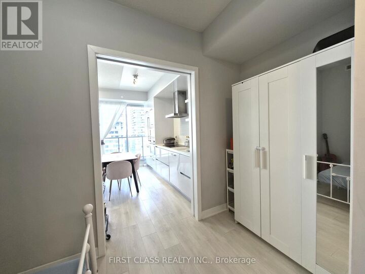 Property Photo:  2221 Yonge Street 1501  ON M4S 0B8 