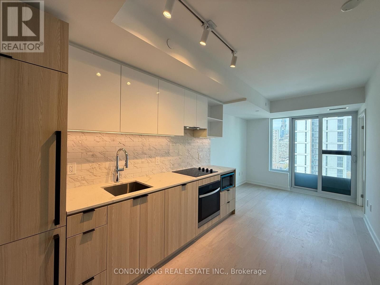 Property Photo:  252 Church Street 2205  ON M5B 0E6 